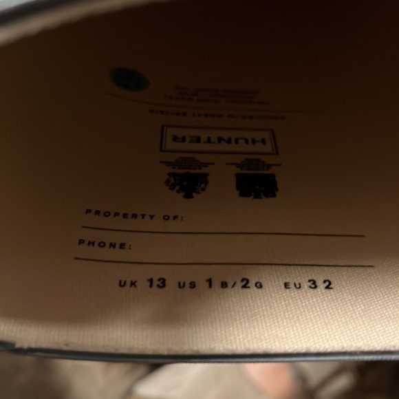 Hunter size 2 rain boots - Picture 3 of 3